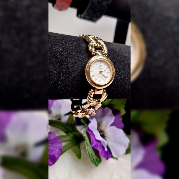 Givenchy watch - Picture 2 of 6